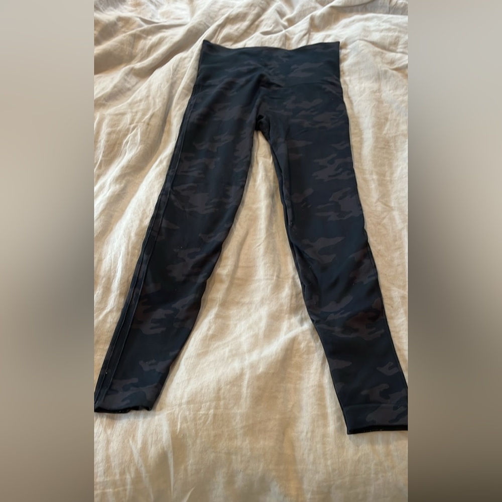 Spanx camo leggings, size xs
